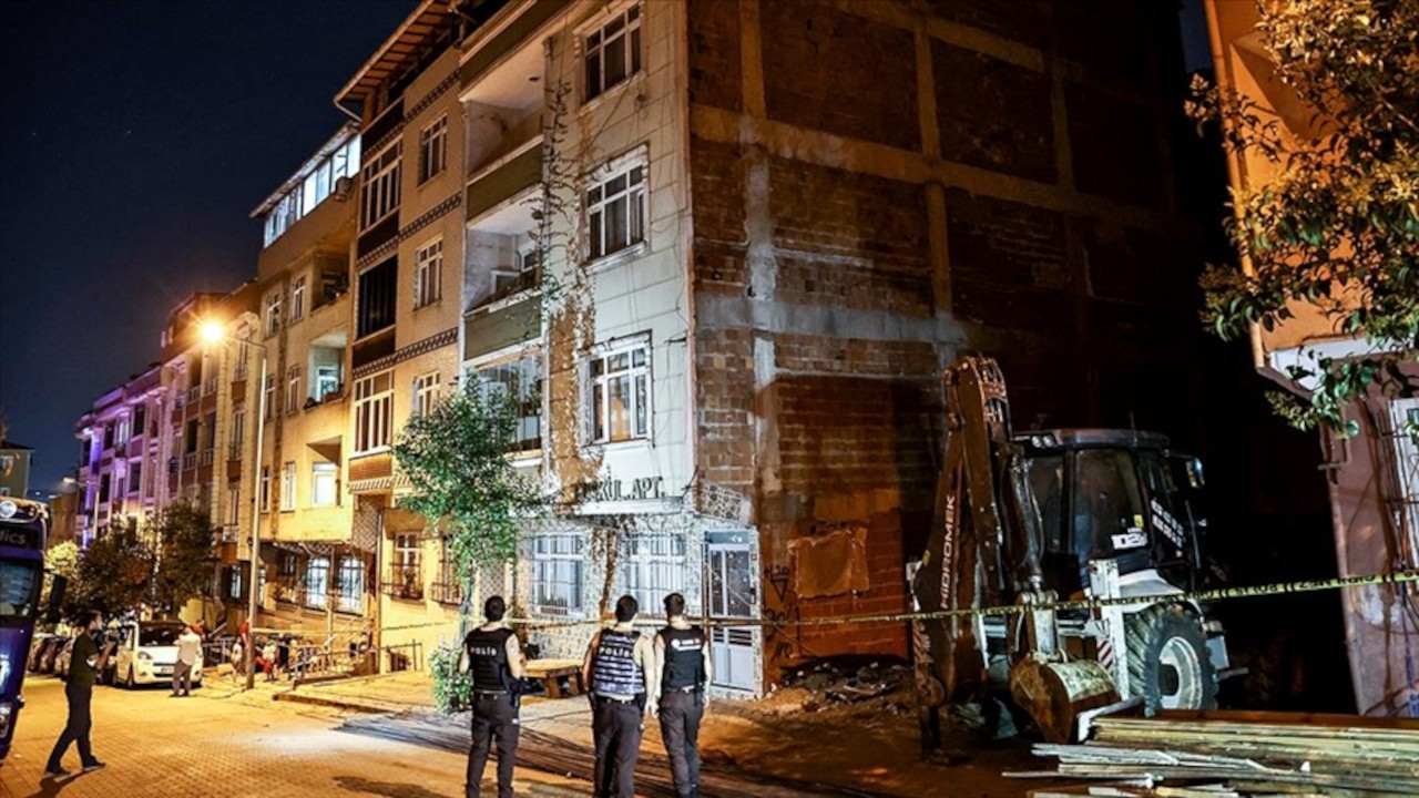 Sultangazi'de iki bina çökme tehlikesi nedeniyle boşaltıldı
