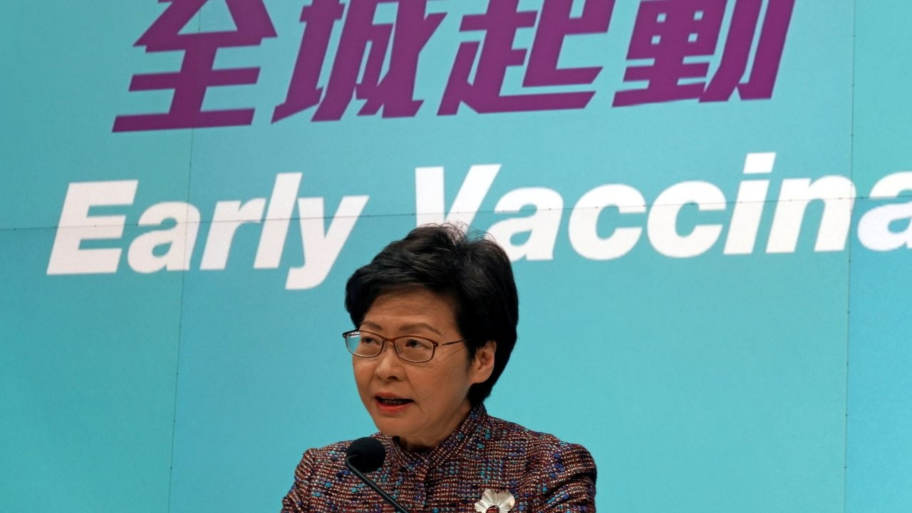 Hong Kong'da aşı olmayan memurlara ücretsiz Covid testi yapılmayacak