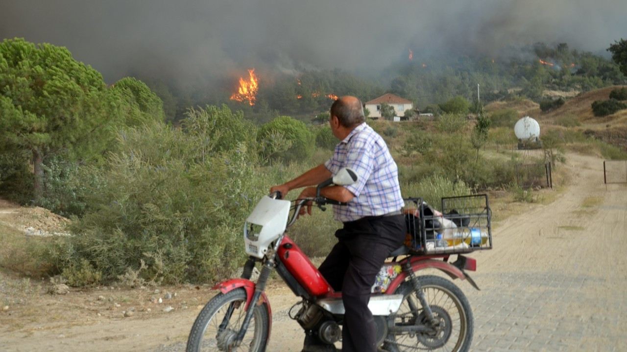 Muğla'dan Aydın'a sıçrayan yangın nedeniyle 2 mahalle boşaltıldı