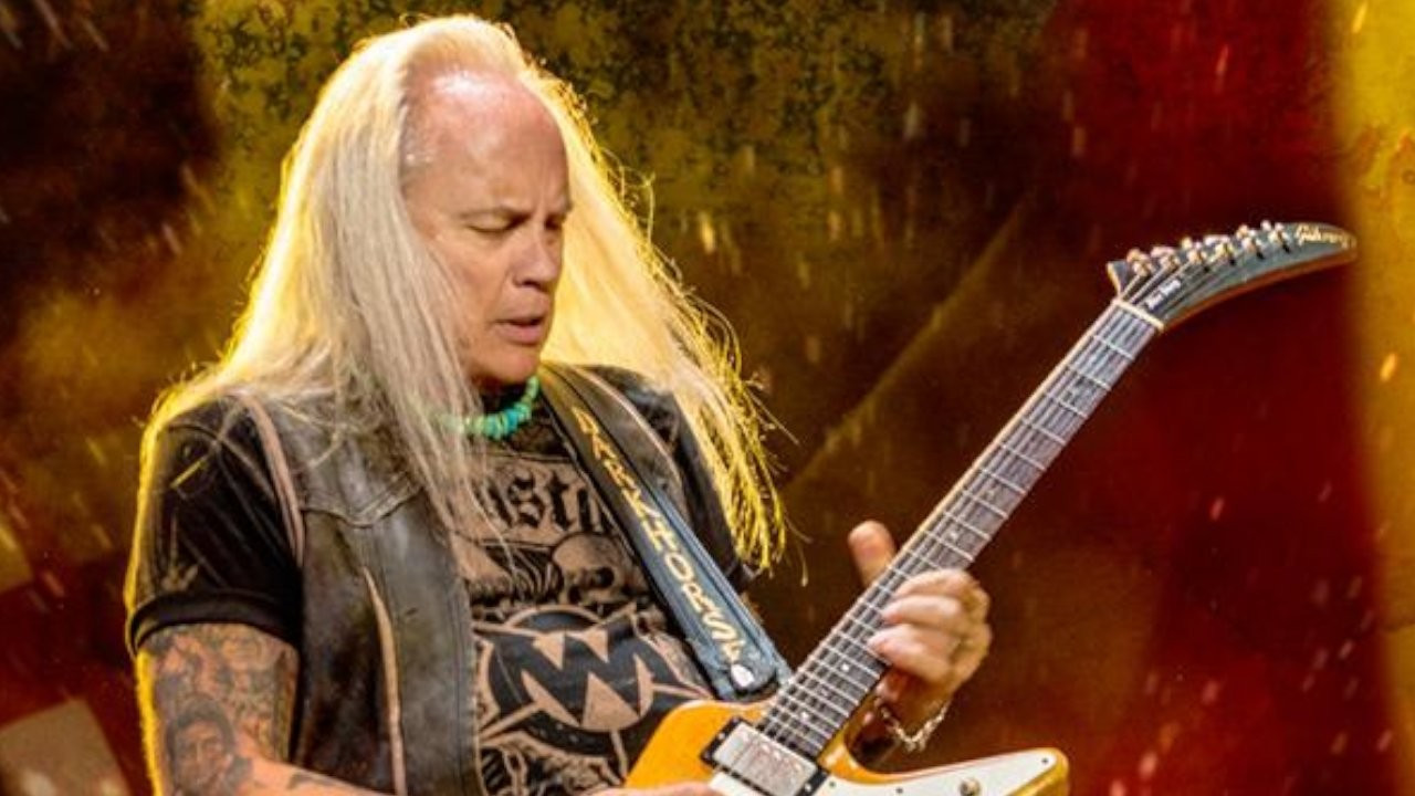 Lynyrd Skynyrd'ın gitaristi Rickey Medlocke korona virüsüne yakalandı