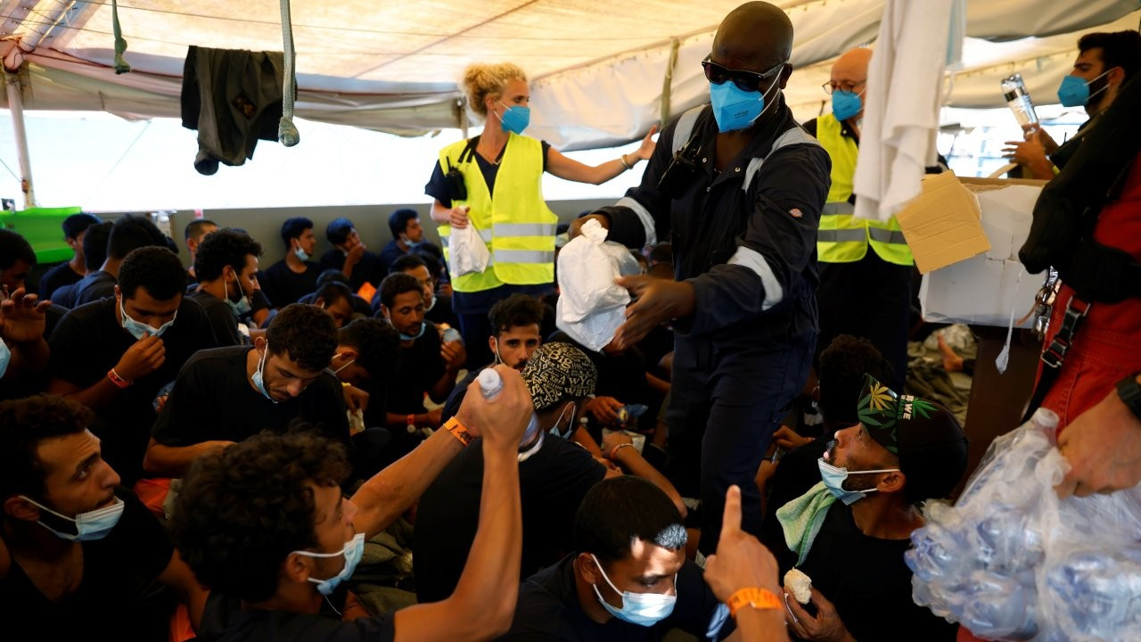 800'den fazla sığınmacı Sicilya'ya ulaştı