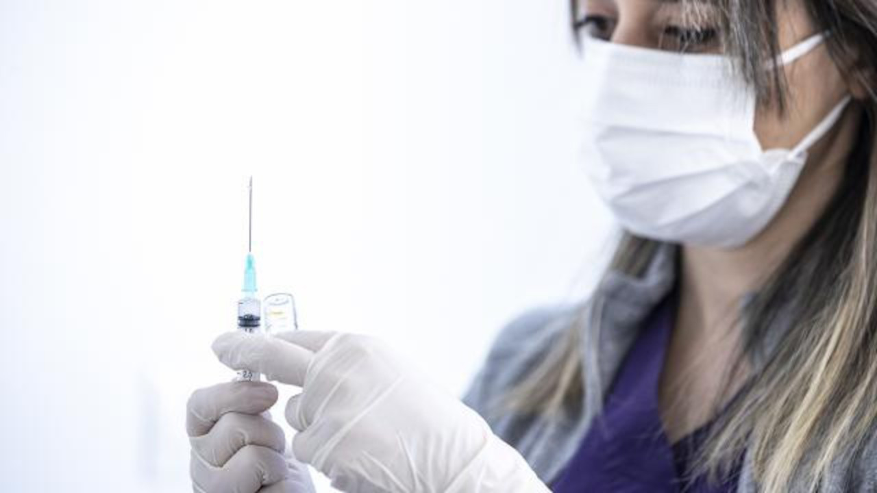 Aşı karşıtlarına mesaj: Aşı sonrası doktor ölümleri bıçak gibi kesildi