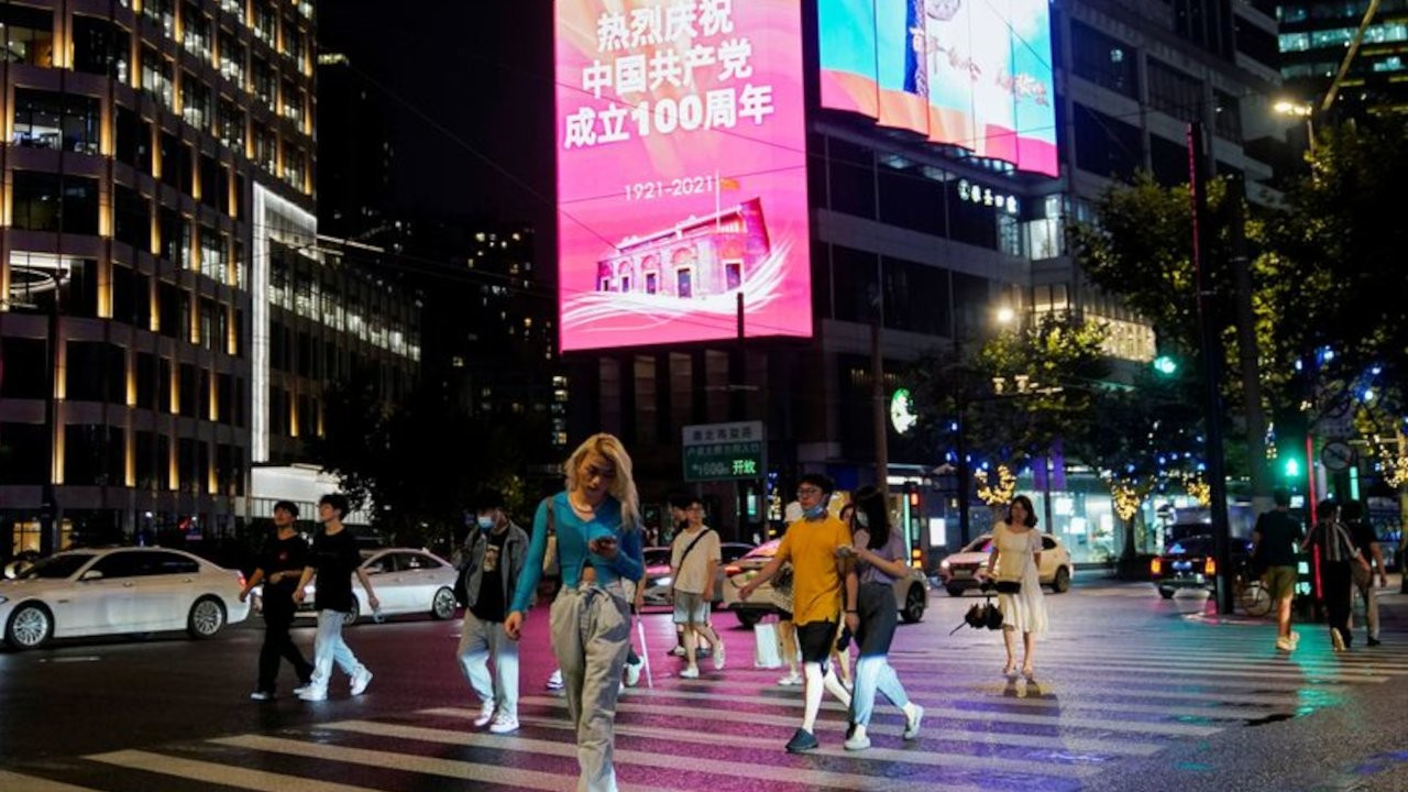 Çin'de 'ulusal birliği tehdit eden' karaoke şarkıları yasaklanıyor