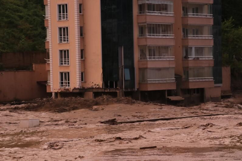 Kastamonu'da selin tahribatı sabah ortaya çıktı - Sayfa 1