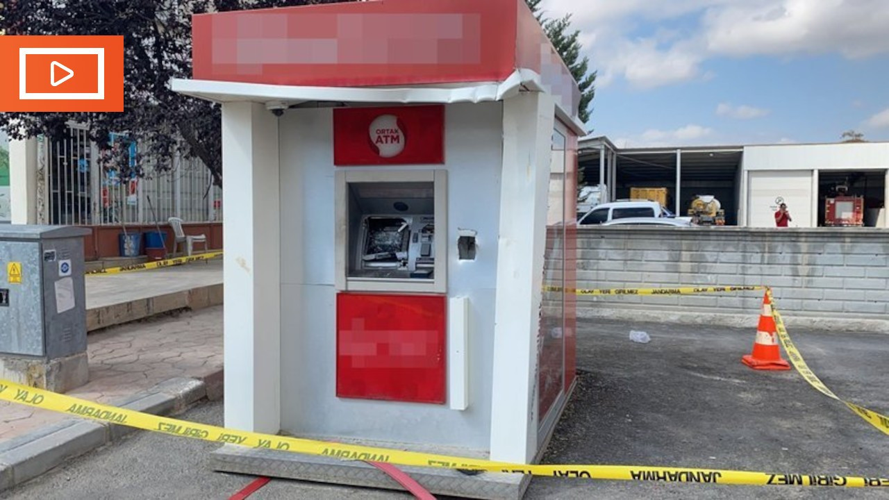 Kartını kaptırdığı ATM'ye forkliftle saldırdı