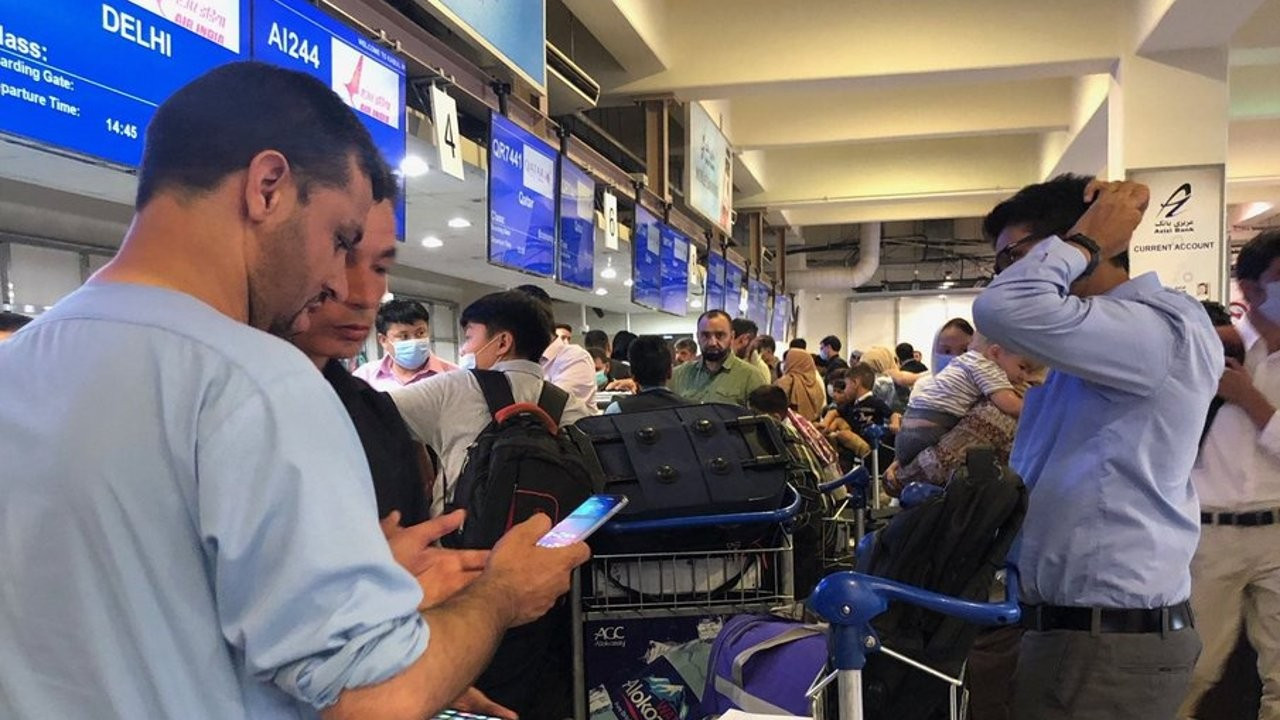 Türkiye'nin korumaya talip olduğu Kabil Havalimanı'nda tahliye kaosu