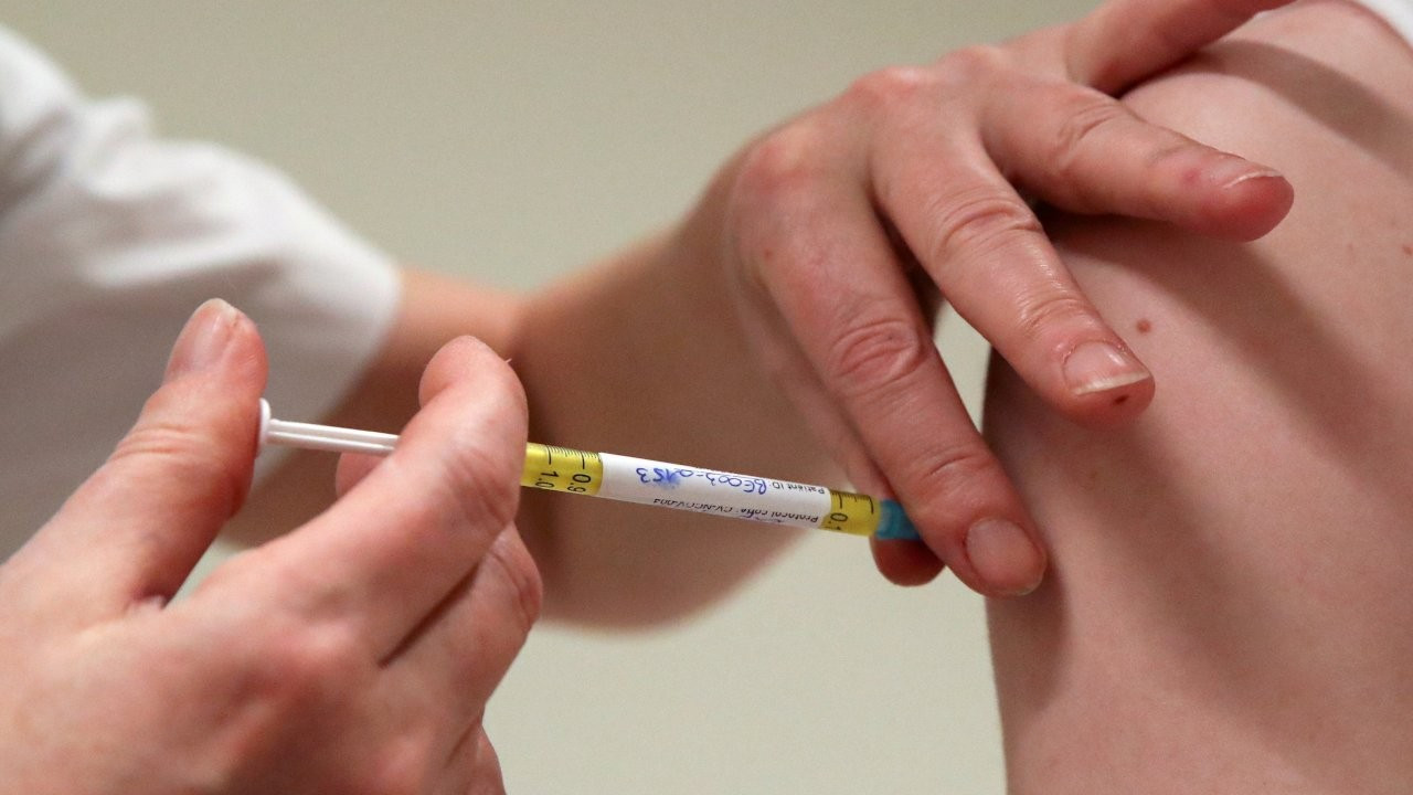 Aşı kararsızlığı, devletle olan hasarlı ilişkisinin bir belirtisidir