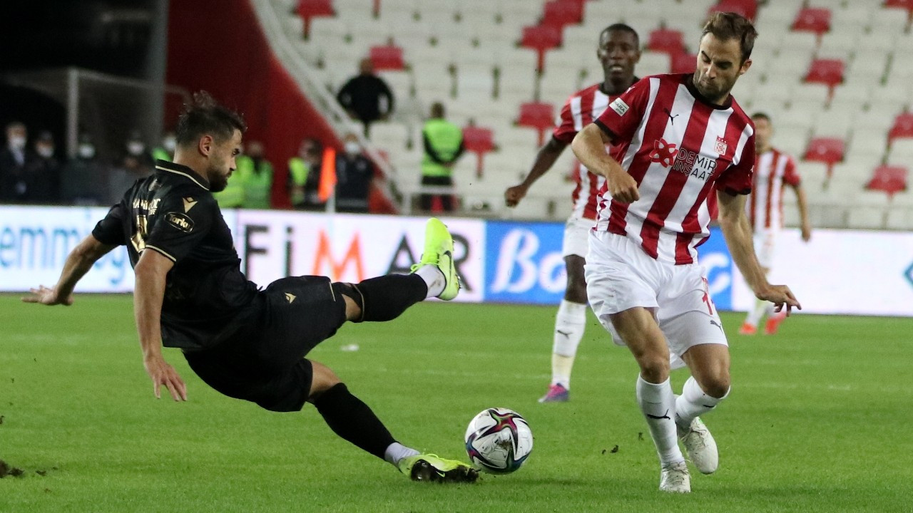 Sivasspor sahasında Konyaspor'a 1-0 yenildi