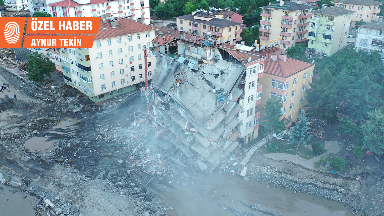 Sel felaketinde 7. gün: Bozkurt'ta her yer balçıkla kaplı