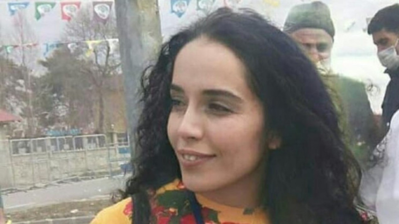 HDP'li Belma Nergiz 8 Mart'ta kadınlara çiçek aldığı için tutuklandı