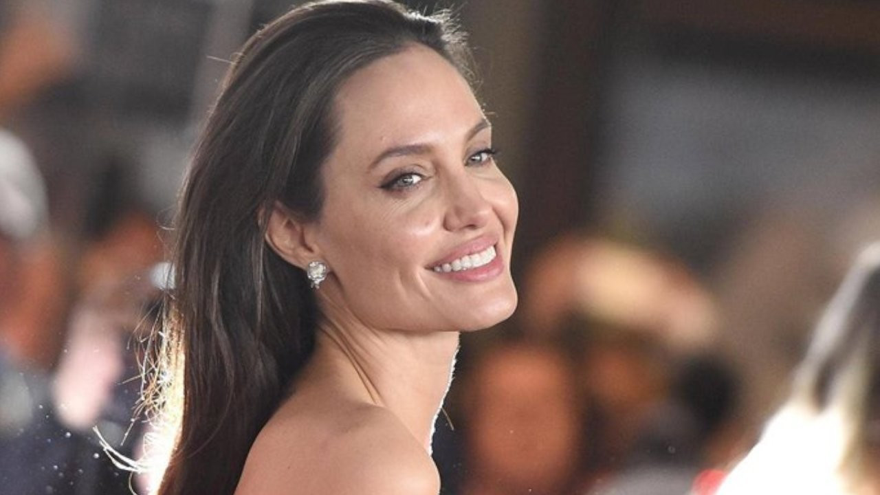 Angelina Jolie rekor kırdı: 1 saatte 1.7 milyon takipçi