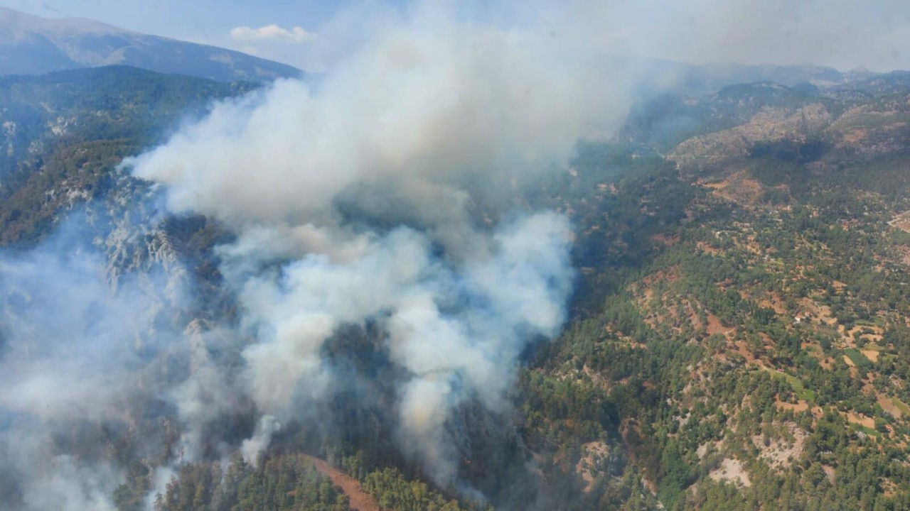 Köyceğiz'deki orman yangını kontrol altında, soğutma yapılıyor
