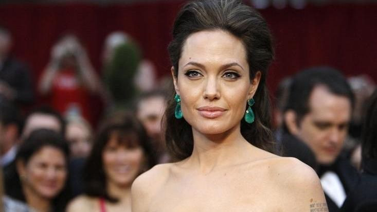 Angelina Jolie rekor kırdı: 1 saatte 1.7 milyon takipçi - Sayfa 4