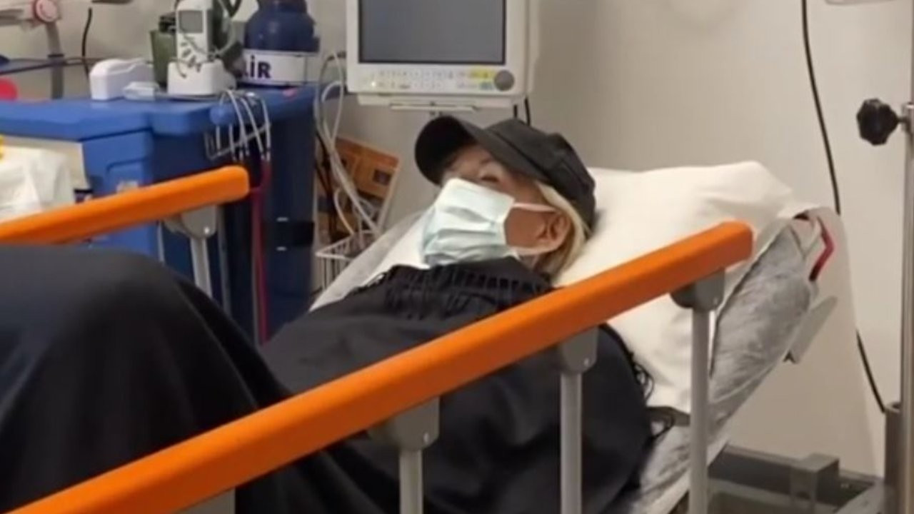 Filiz Akın hastaneye yatırıldığı görüntüleri paylaştı