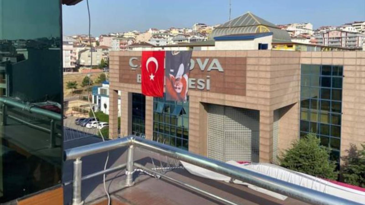 Atatürk posterini ters asan belediyeden savunma: CHP zihniyeti