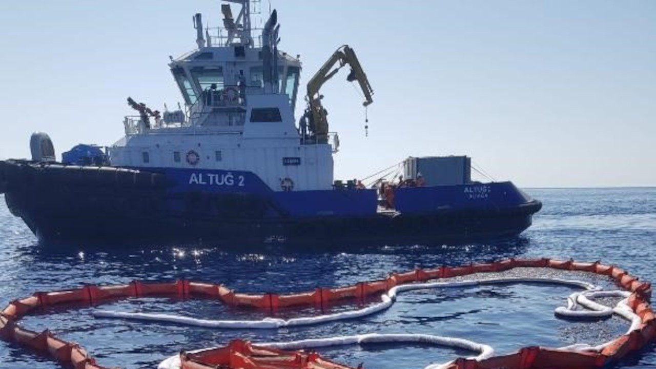 'Petrol sızıntısına karşı Akdeniz'i bariyerle kapattık'