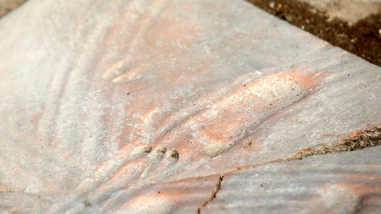 Çanakkale'de bir bebeğe ait 1300 yıllık ayak izleri bulundu