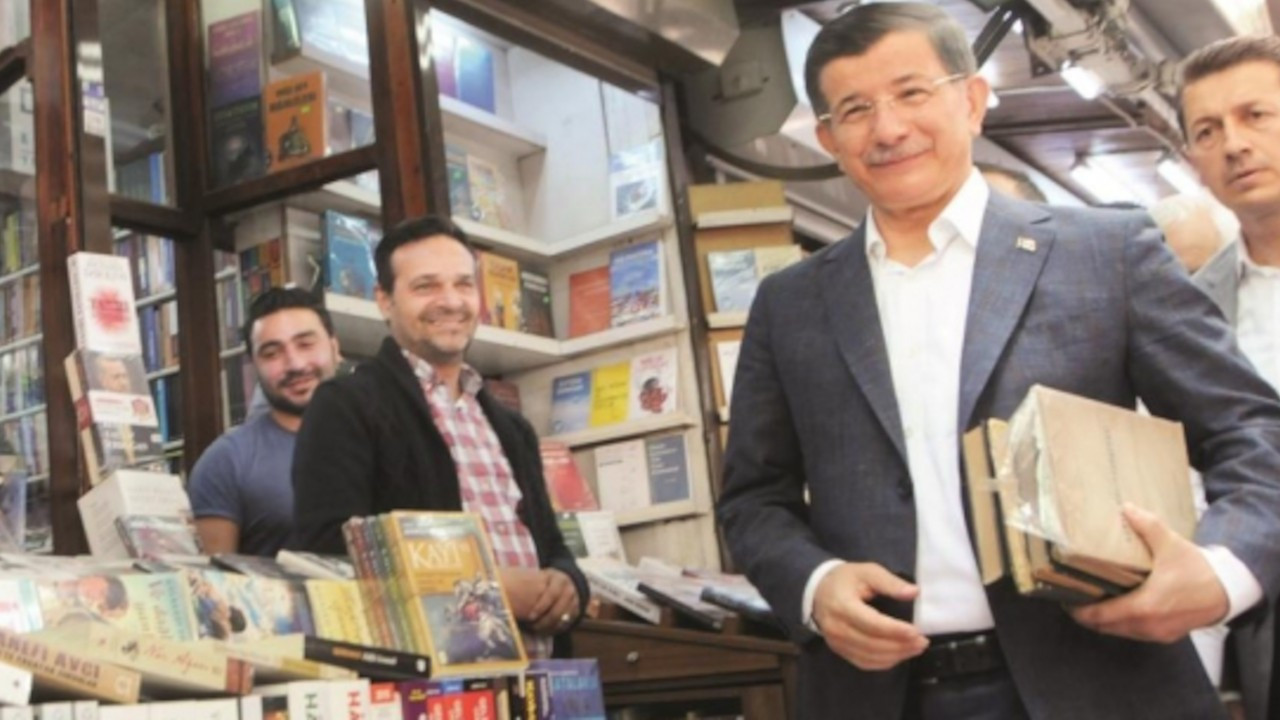 Erdoğan'ın kitabına Davutoğlu'ndan kitaplı karşılık