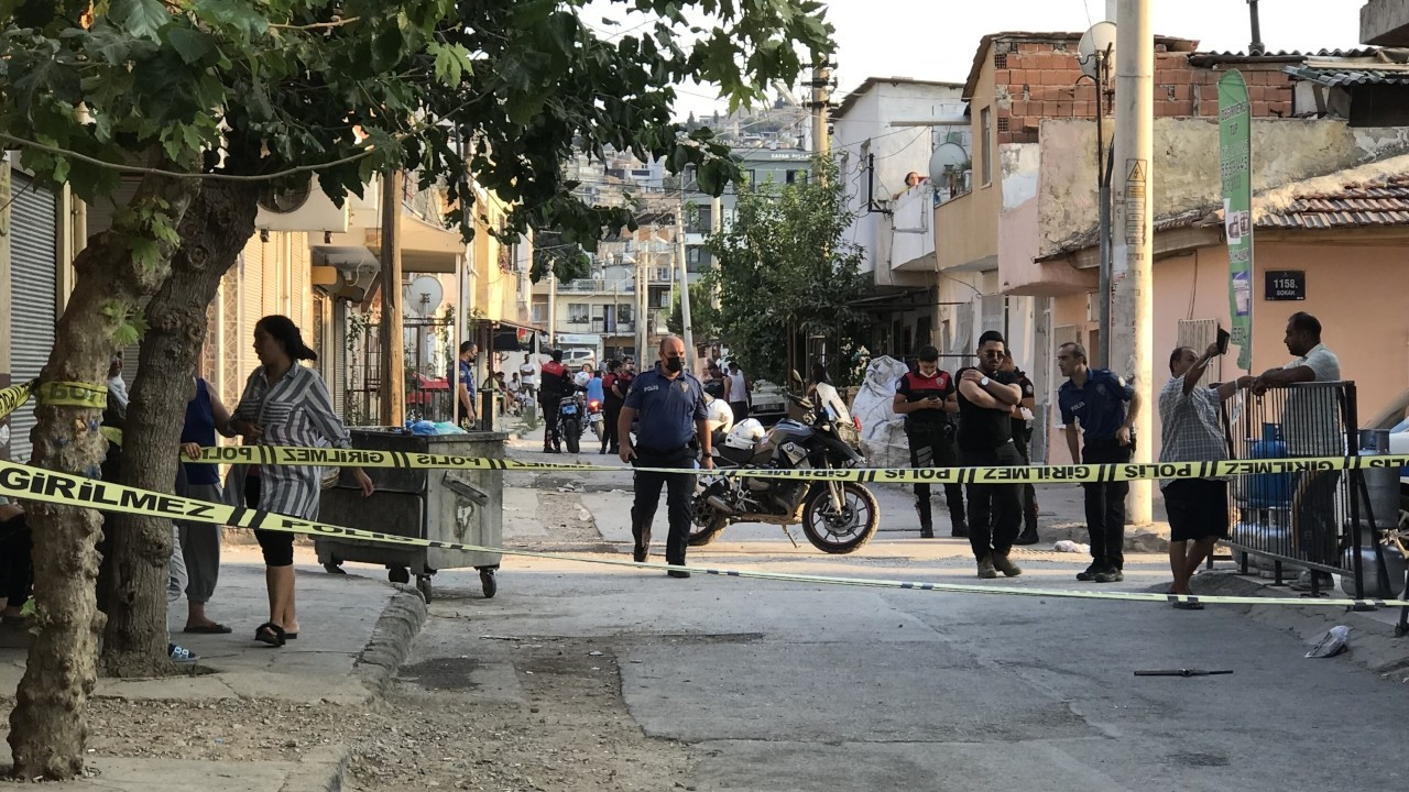 İzmir'de silahlı saldırı: 1'i bebek 5'i çocuk 12 kişi yaralandı