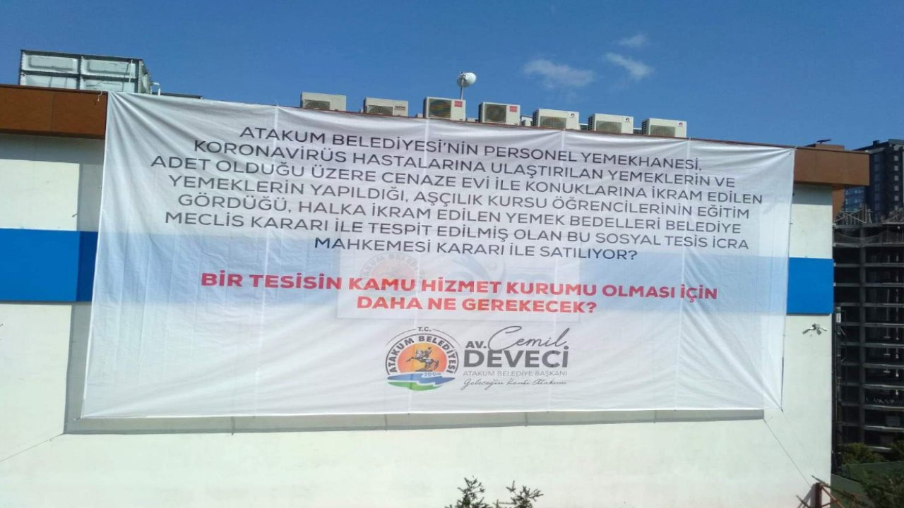 CHP'li belediyeye icra geldi, başkan pankart astı: Borçlar yüzünden