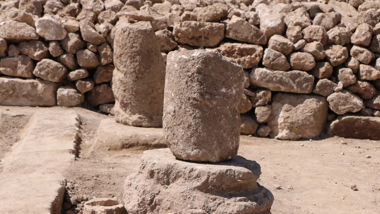 Perre Antik Kenti'ndeki kazılarda sütun ve yazıtlar bulundu