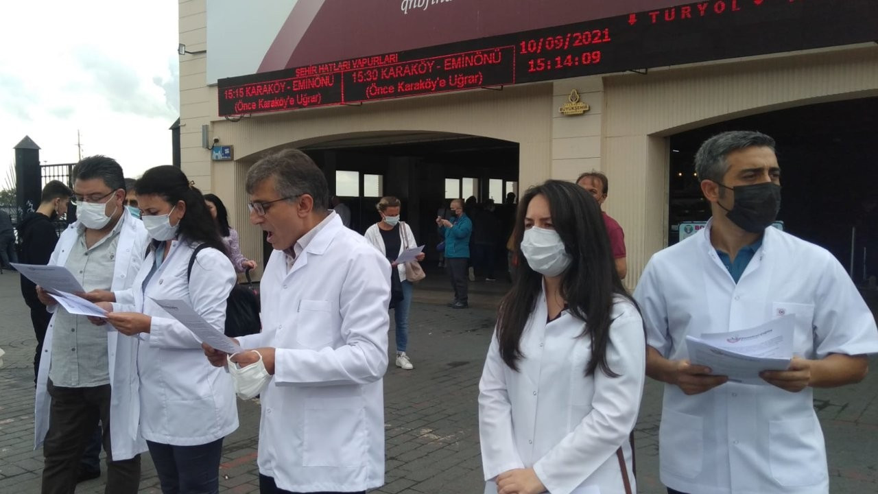 Demokrat Çağdaş Eczacılar '52 ilaç' kararnamesini protesto etti