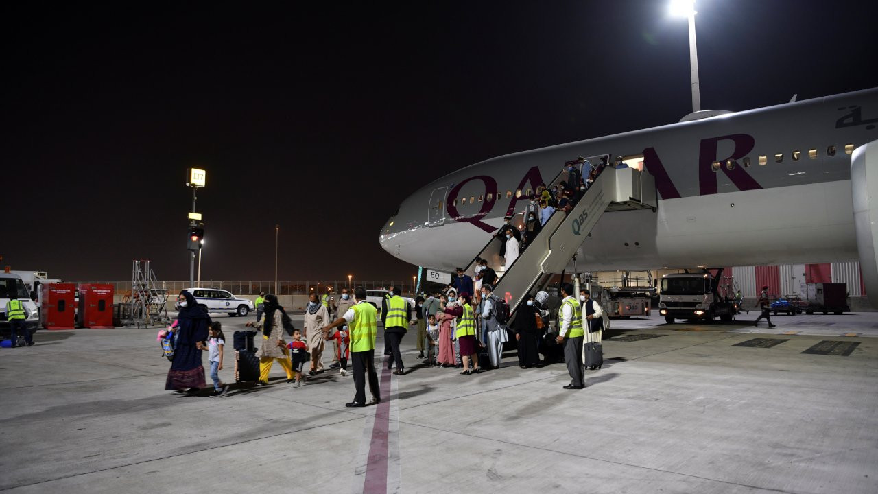 ABD sonrası Afganistan'dan kalkan ilk ticari uçuş Katar'a iniş yaptı