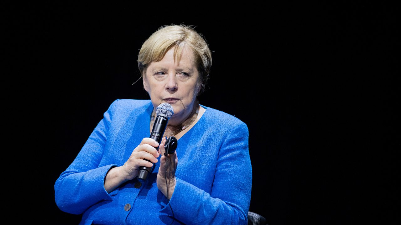 Merkel fikrini değiştirdi: Hepimiz feminist olmalıyız