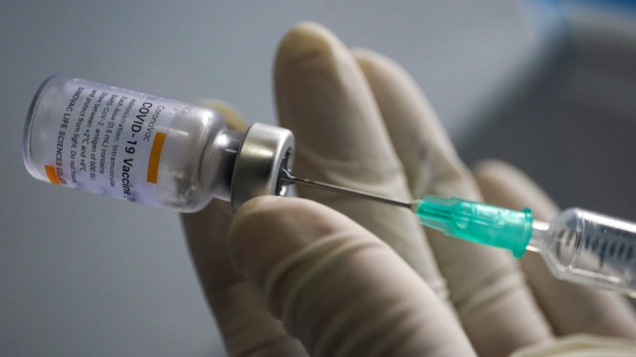 DEVA: Kamu, aşı karşıtı komploculara karşı net duruş sergilemeli