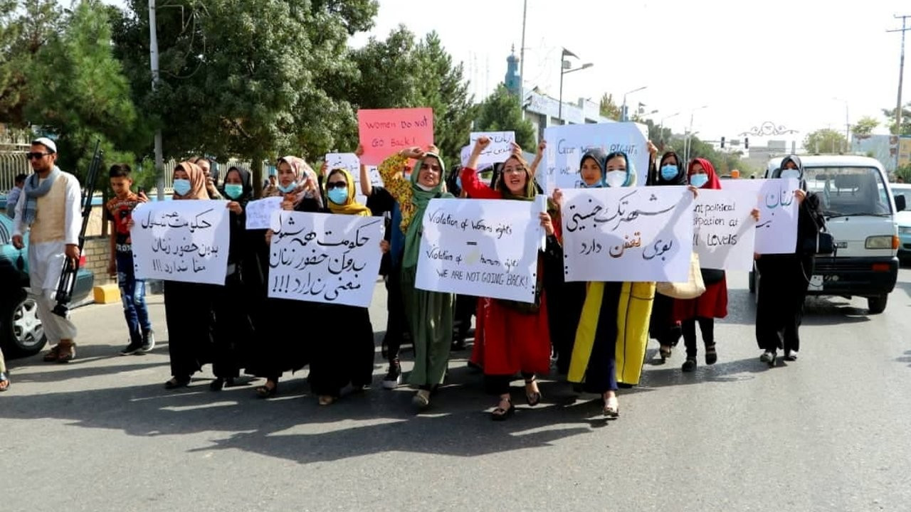 Taliban, üniversitede karma eğitimi yasakladı
