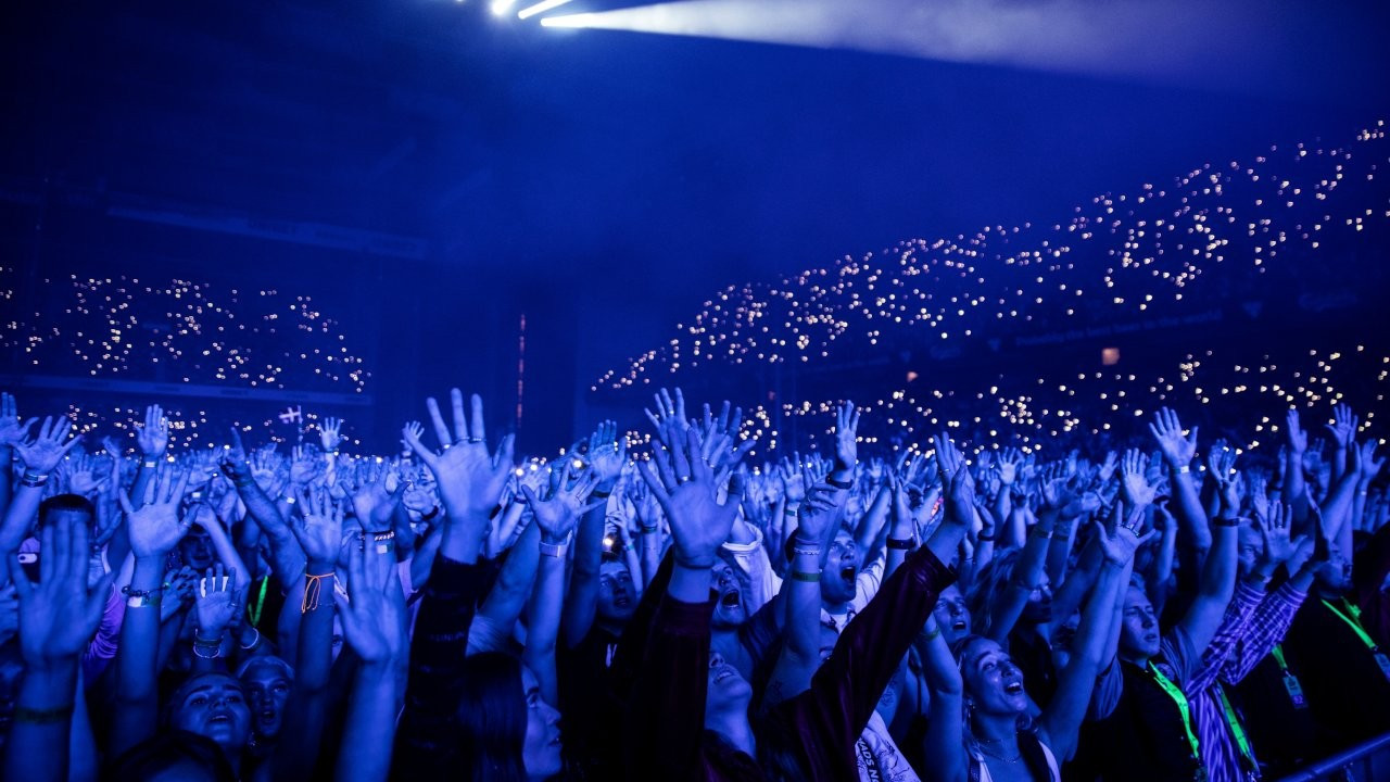 Tedbirlerin kaldırıldığı Danimarka'da 50 bin kişilik stadyum konseri
