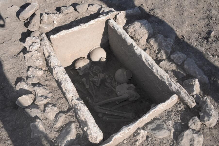 Diyarbakır'da 5 bin yıllık sandık mezar bulundu - Sayfa 1