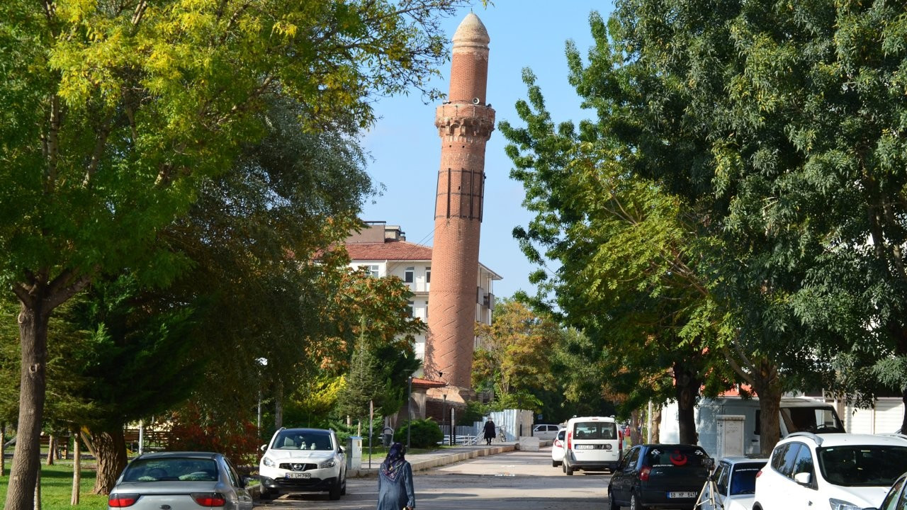'Eğri minare neden eğri' araştırması başlatıldı
