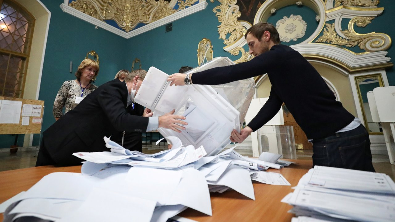 Rusya'da oy sayımı bitti: Duma sandalyelerinin üçte ikisi Putin'in