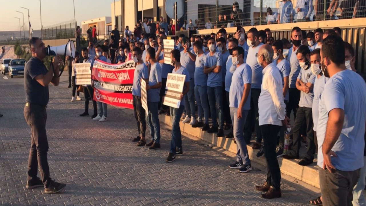 Urfa’da işçiler, sendikaya karşı olan fabrika yönetimini protesto etti