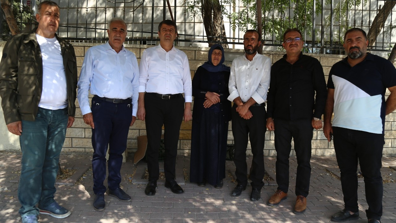 Adalet Nöbeti'ndeki Şenyaşar ailesine CHP'li vekillerden ziyaret