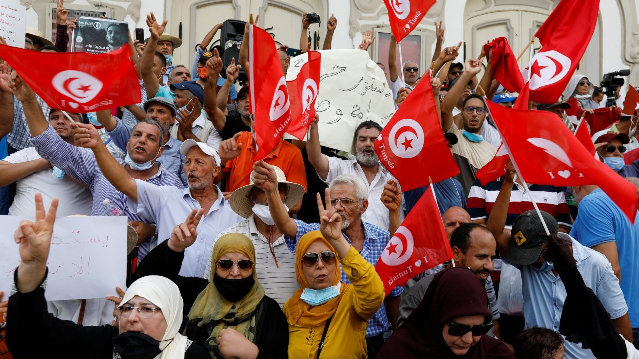 Tunus Cumhurbaşkanı yetkilerini genişletiyor: Yasamayı üzerine aldı