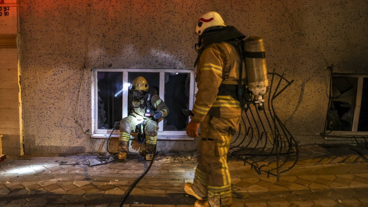 Sultangazi'de yangın: 3'ü çocuk 11 kişi hastaneye kaldırıldı