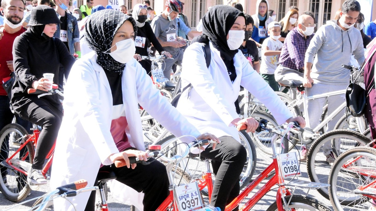Sağlık çalışanları, 'Doktorlar Bisiklet Turu'nda stres attı