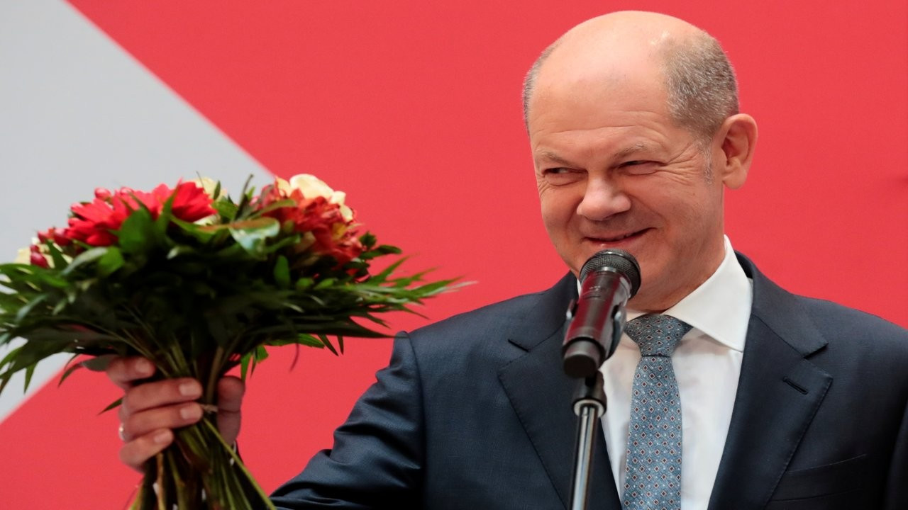 Almanya'da SPD'li Scholz koalisyon planını açıkladı