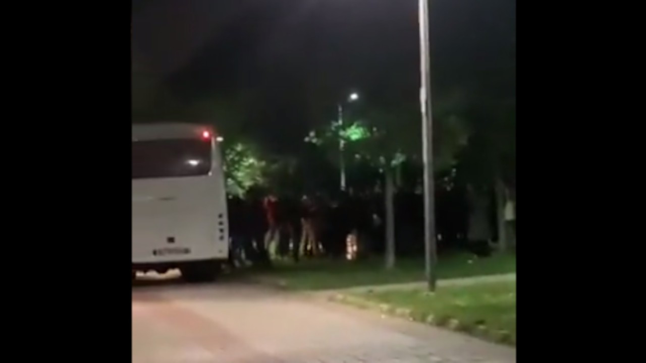 Kadıköy'deki 'Yurtsuzlar' nöbetine polis engeli: Yaklaşık 50 öğrenci gözaltında