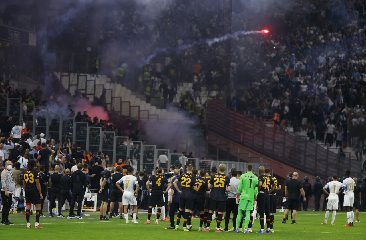 Marsilya-Galatasaray maçında gerginlik: Maç 8 dakikada durdu - Sayfa 1