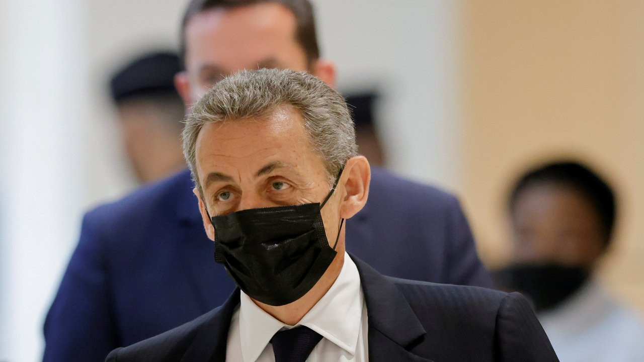 Fransa'nın eski cumhurbaşkanı Nicolas Sarkozy'ye 1 yıl hapis cezası