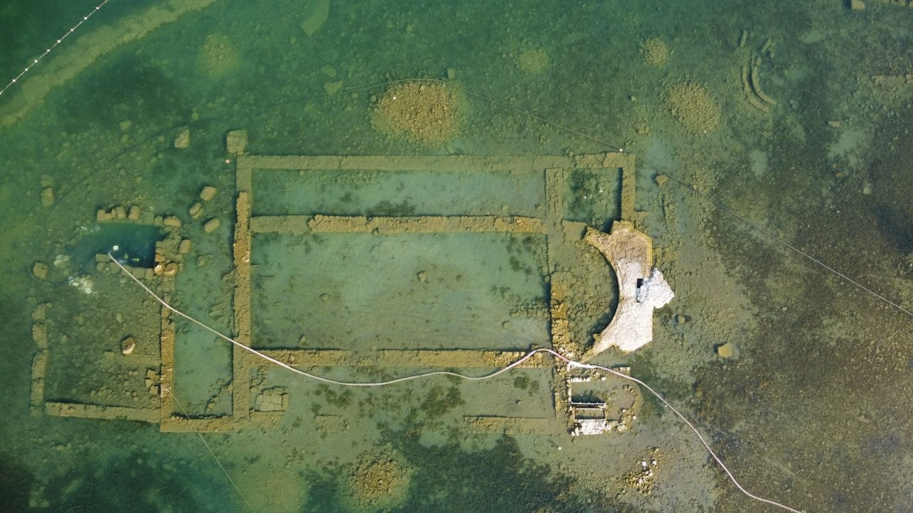 İznik Gölü'ndeki bazilika gömülerek terk edilmiş