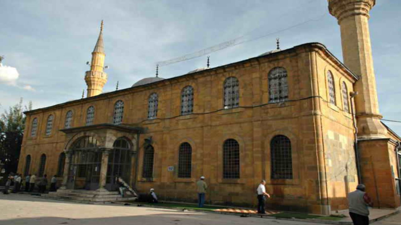 Cemaat önünde küfürleşen imam ve müezzinlerin görev yeri değiştirildi
