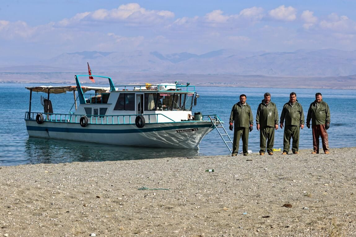 Balıkçı kardeşler 30 yıldır her sabah Van Gölü'ne açılıyor - Sayfa 2