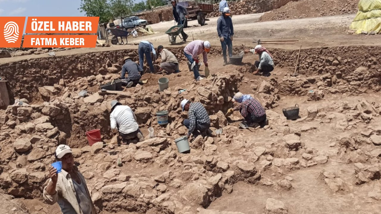Urfa’da bir evin bahçesinde 12 bin yıllık figürler bulundu
