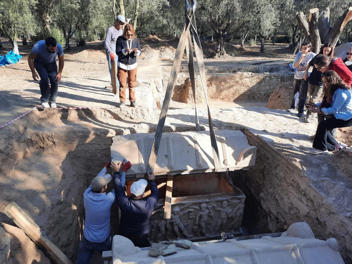 İznik'te iki lahitten mumyalanmış 3 iskelet çıktı - Sayfa 1