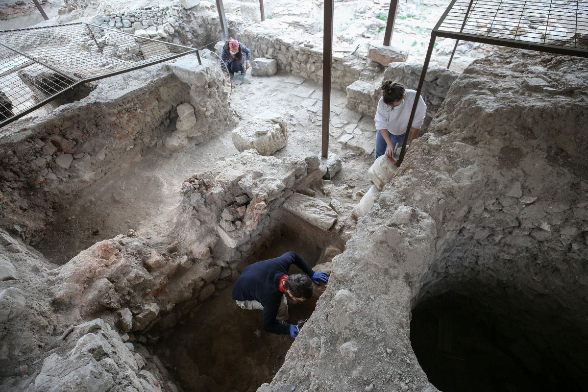 İznik'te 600 yıllık kırmızı hamurlu seramikler bulundu - Sayfa 2