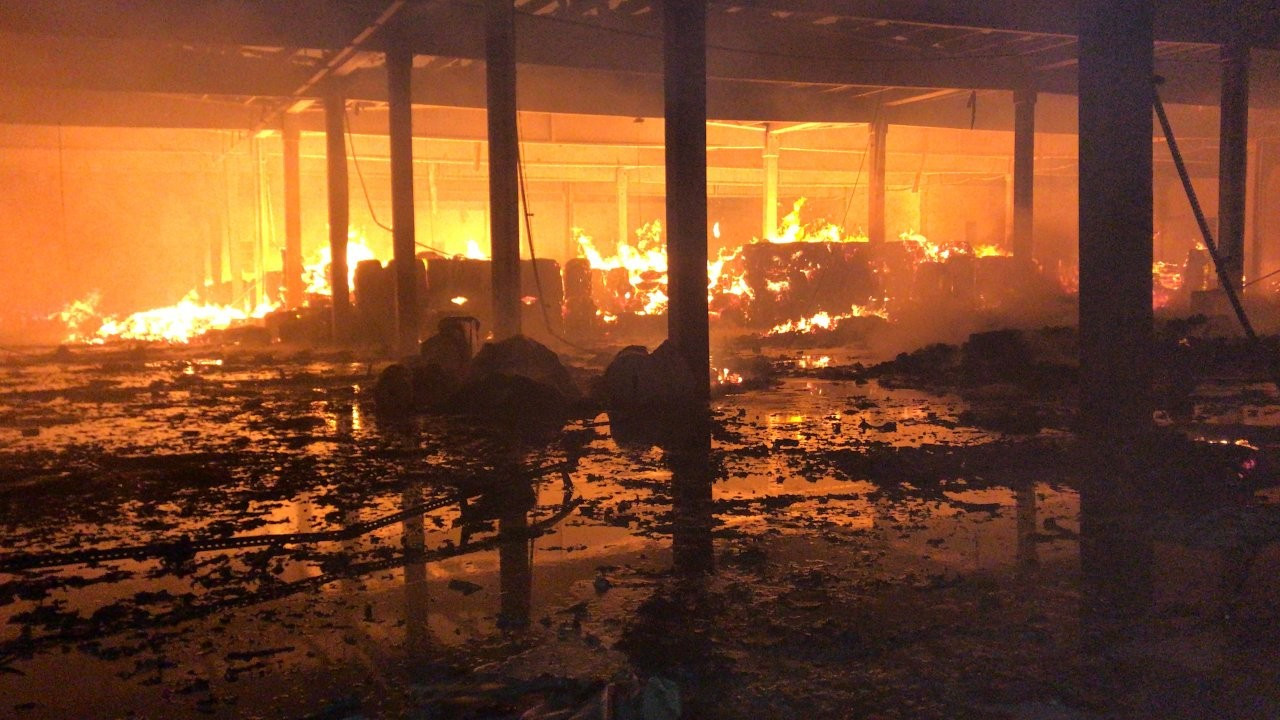 Kayseri'de kağıt fabrikasında yangın